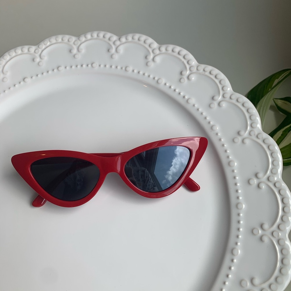 ✨5/$25✨ retro vintage red cat eye sunglasses